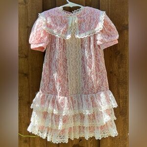 Gunne Sax Vintage 1980’s Little Girls Dress in Pink with Antique Lace Size 6 EUC
